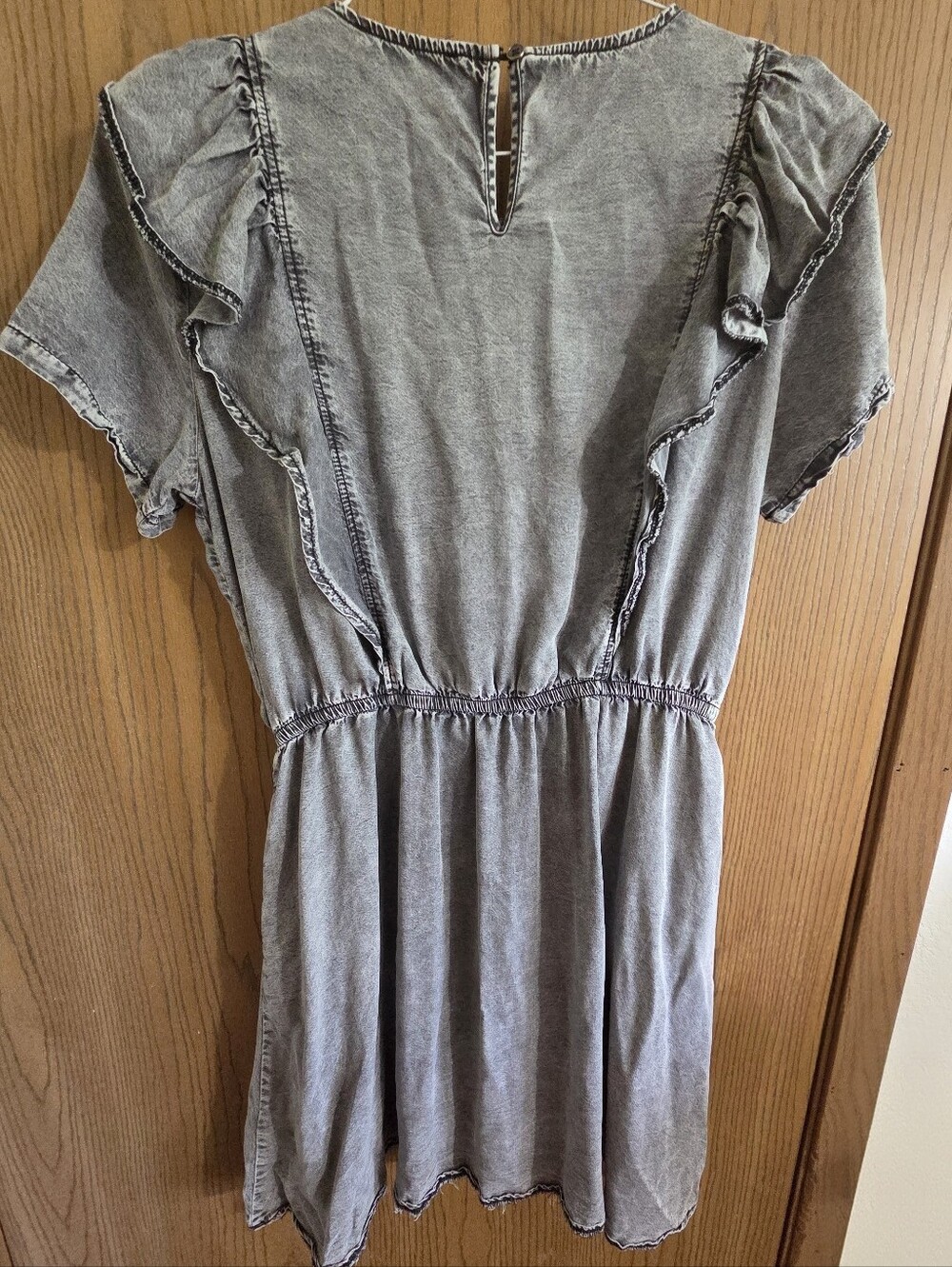 Doe & Rae Washed Gray Ruffle Short Dress Size Medium - Picture 5 of 8